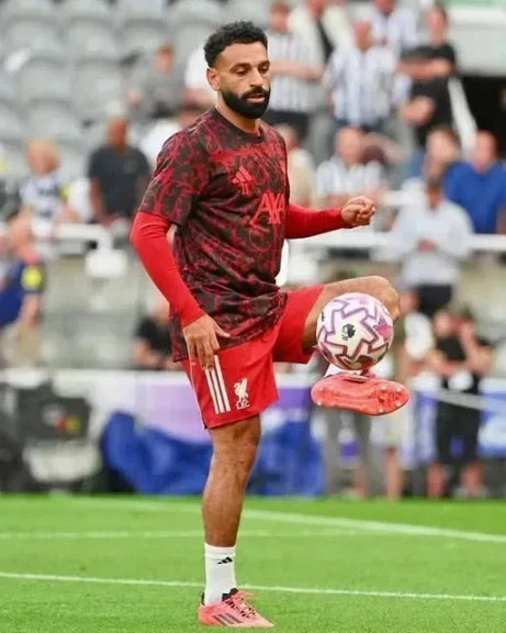 أرنى سلوت يعلن تشكيل ليفربول لمواجهة تشيلسي بالدوري الانجليزي الممتاز