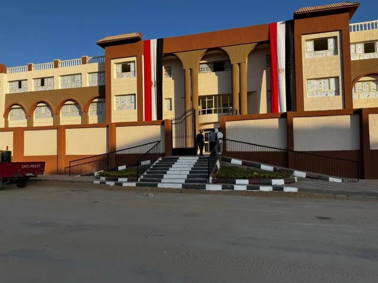 وزير الإٍسكان: تسليم أول مدرسة تجريبي ودفع العمل بالمشروعات السكنية بأكتوبر الجديدة
