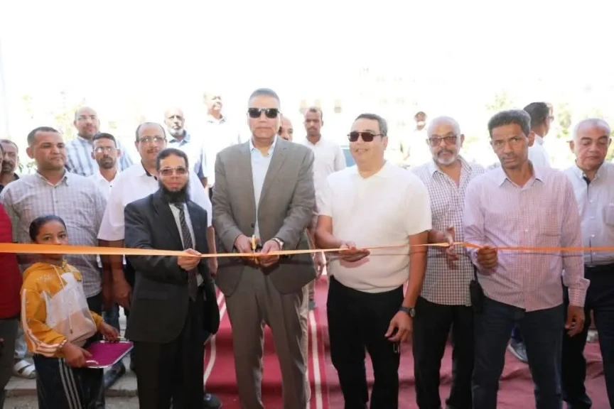 محافظ أسوان يفتتح معرض أهلاً مدارس  بحديقة الشجرة