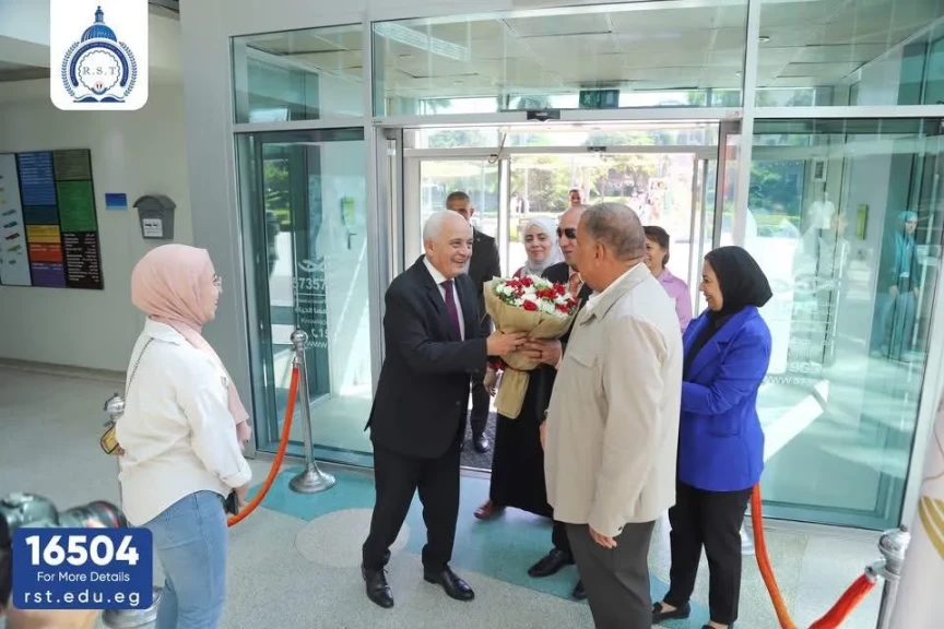 جامعة الريادة تزور مستشفى 57357 وتعلن منحًا دراسية للمتعافين