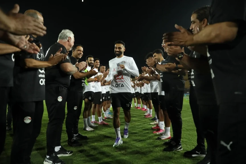 ممر شرفي من منتخب مصر لمحمد صلاح أفضل لاعب في الدوري الإنجليزي