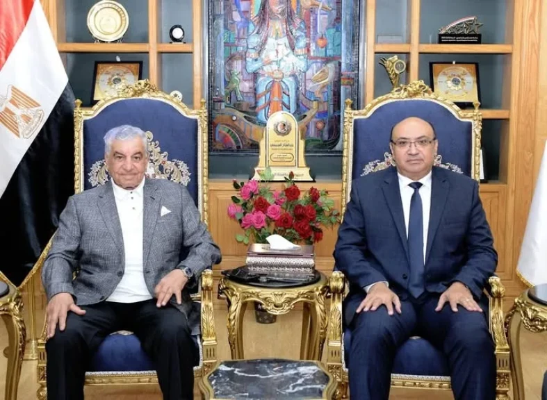 جامعة المنصورة تستضيف عالم الآثار الدكتور زاهي حواس في مناقشة علمية بكلية الآداب