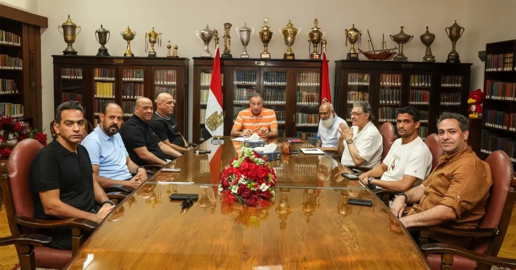 تفاصيل اجتماع الخطيب مع الجهاز الفني بحضور المدير الرياضي ولجنة التخطيط