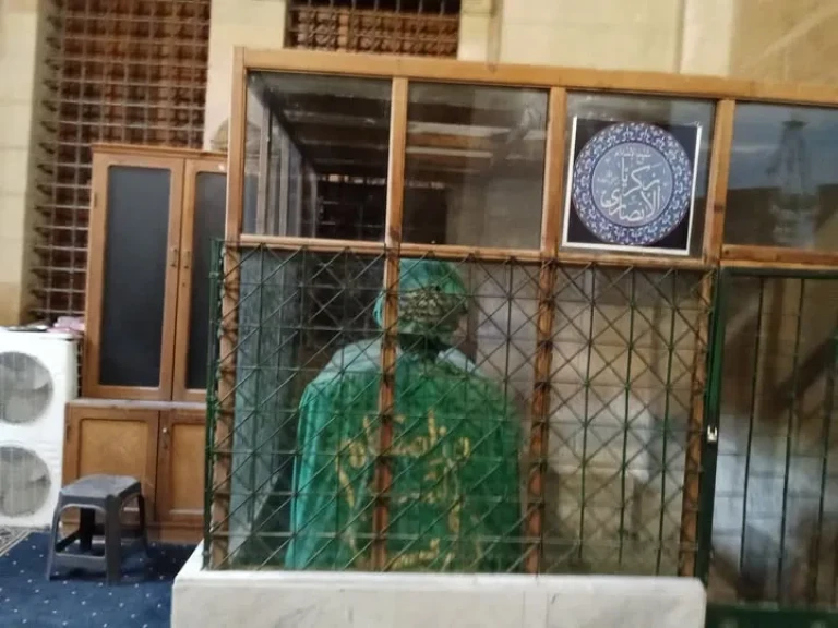 ضريح سيدي زكريا الأنصاري شيخ الإسلام بمسجد الأمام الشافعي