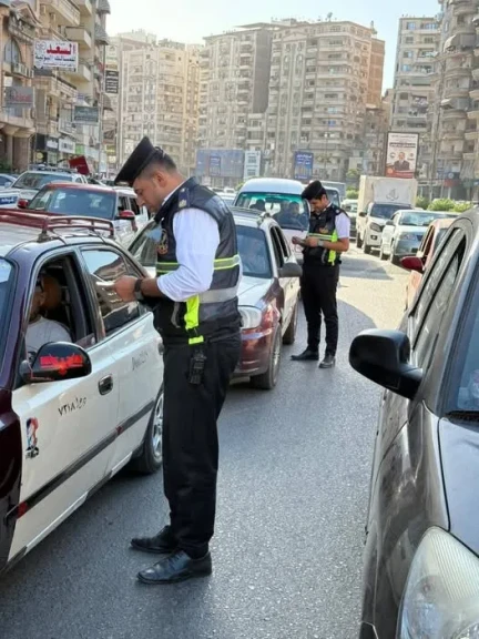 استمرار الحملات المرورية المكثفة على التاكسي والسرفيس والدراجات البخارية والتوكتوك بمدينة المنصورة