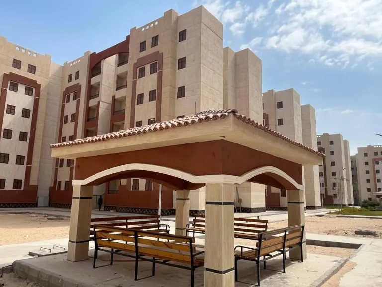 وزير الإسكان يتابع موقف وحدات ”سكن لكل المصريين” و”ديارنا” بمدن بدر وقنا والمنيا وبرج العرب