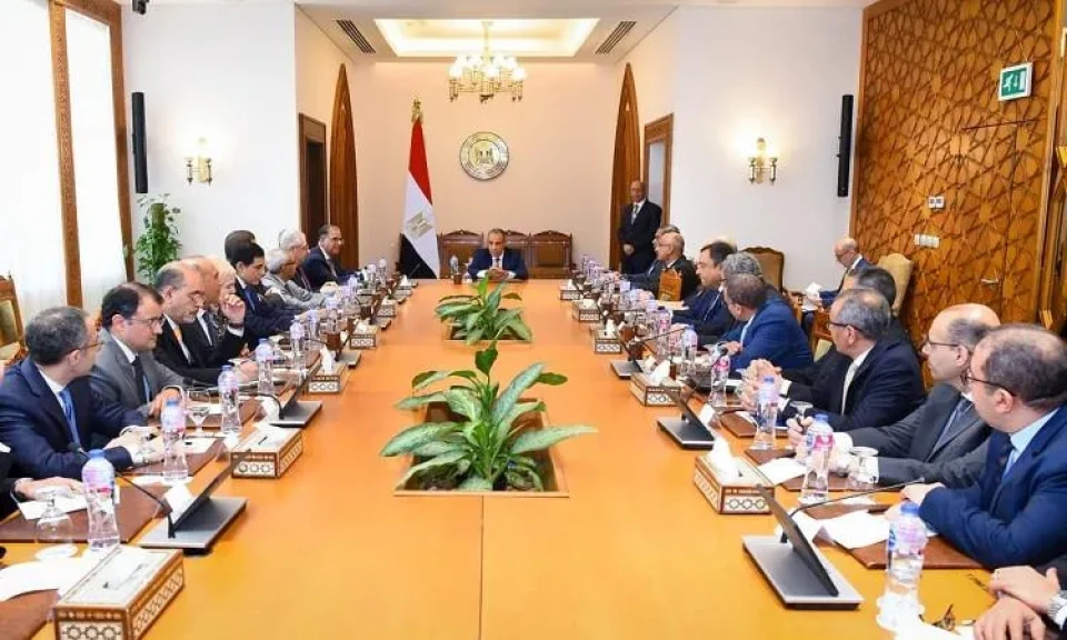 وزير الخارجية يجتمع مع قيادات الوزارة لمتابعة تطوير العمل والأداء المؤسسي