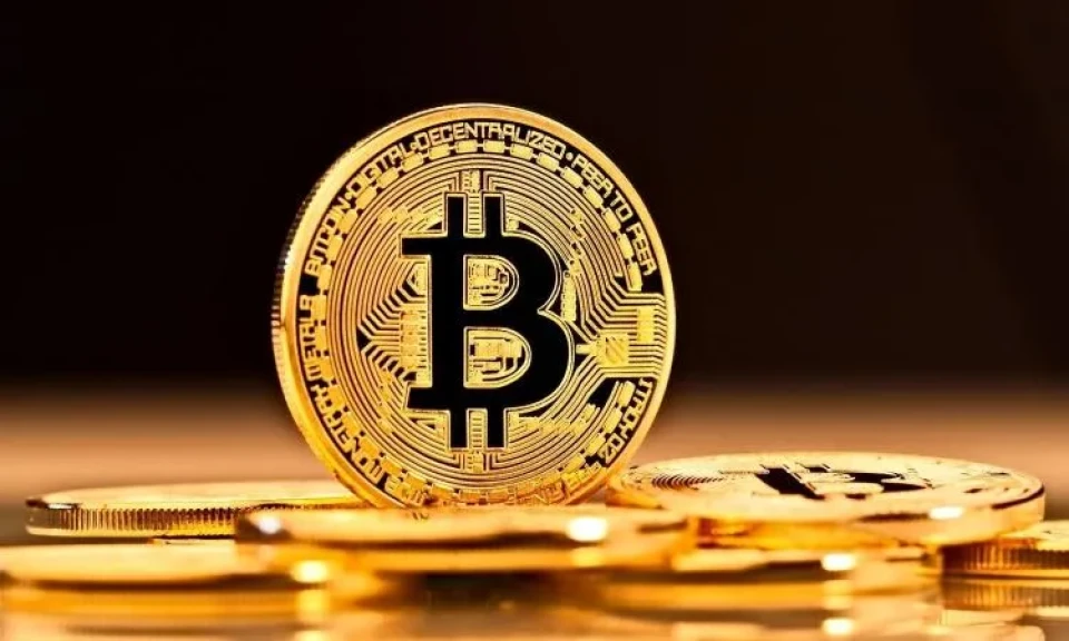 استقرار أسعار العملات الرقمية .. و”بيتكوين” تتمسك بمستوى 111 ألف دولار