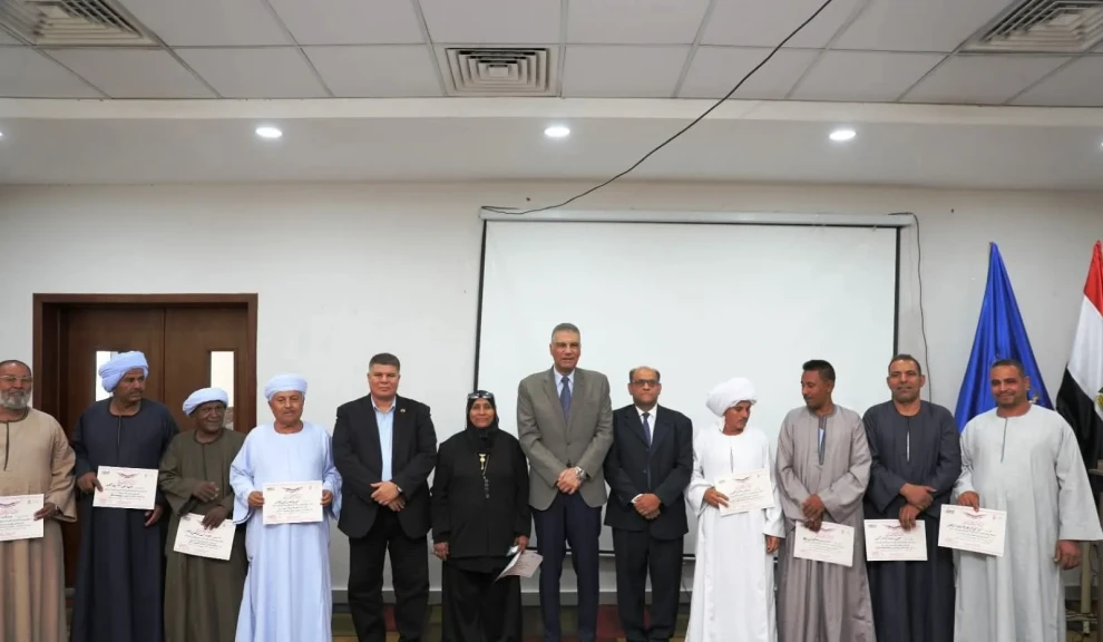 محافظ أسوان يكرم المزارعين المتميزين بتحقيق أعلى إنتاجية من المحاصيل الزراعية