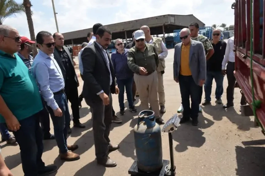 محافظ الدقهلية في جولة مفاجئة على محطة تعبئة أسطوانات الغاز بقلابشو
