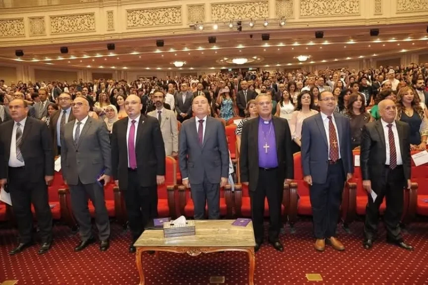 رئيس الطائفة الإنجيلية يشهد حفل تخرج طلبة كلية رمسيس الجديدة