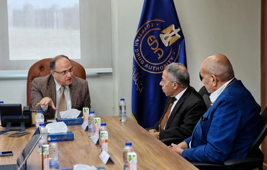 رئيس هيئة الدواء يبحث مع ممثلي جهاز الدمغة الطبية سبل دعم الصناعة الوطنية