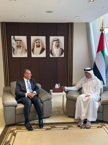 وزير الخارجية يلتقي وزير الدولة للتجارة الخارجية بدولة الإمارات العربية المتحدة