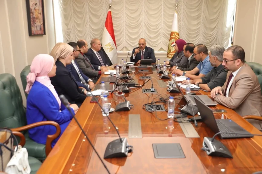 وزير العمل يلتقي وفدًا من شركة ” ابدأ إديو ”