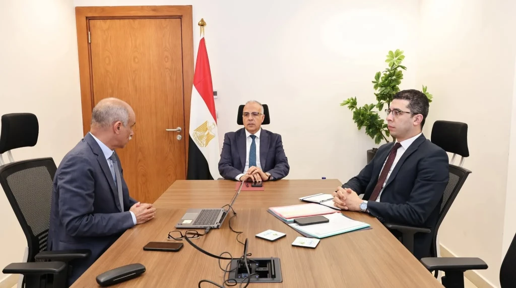 وزير الري يتابع أعمال تطوير برامج الرصد والمراقبة والتشغيل بالسد العالي