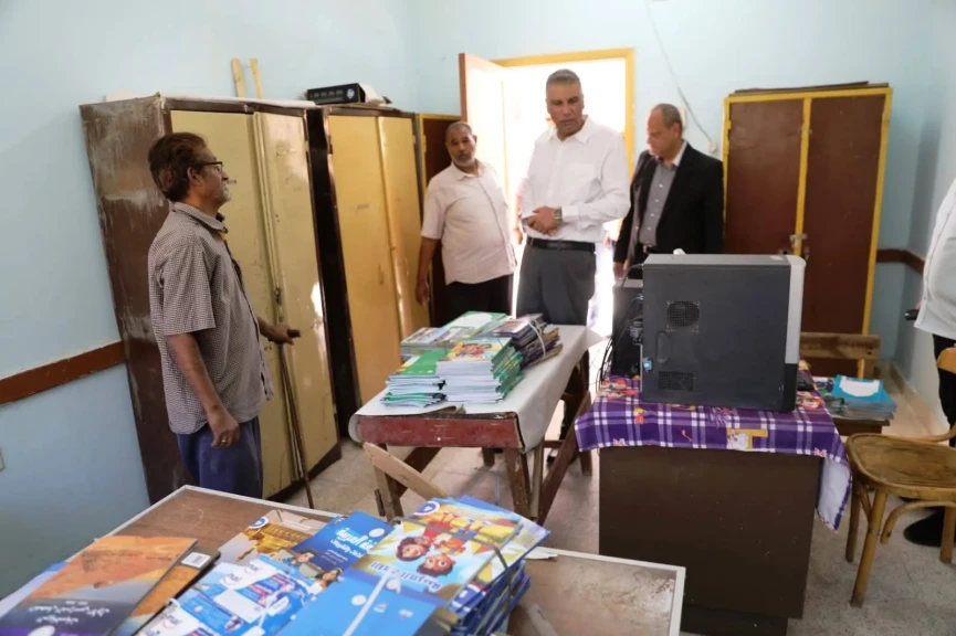 محافظ أسوان يفاجئ عدد من المدارس بأحياء جنوب وشرق