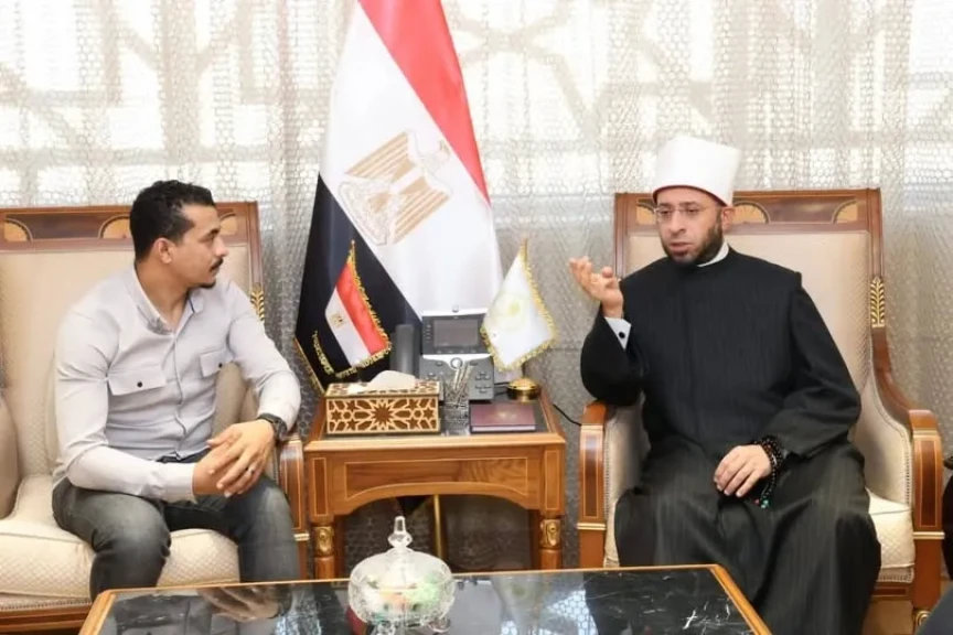 وزير الأوقاف يستقبل نجل الشهيد خالد عبد العال