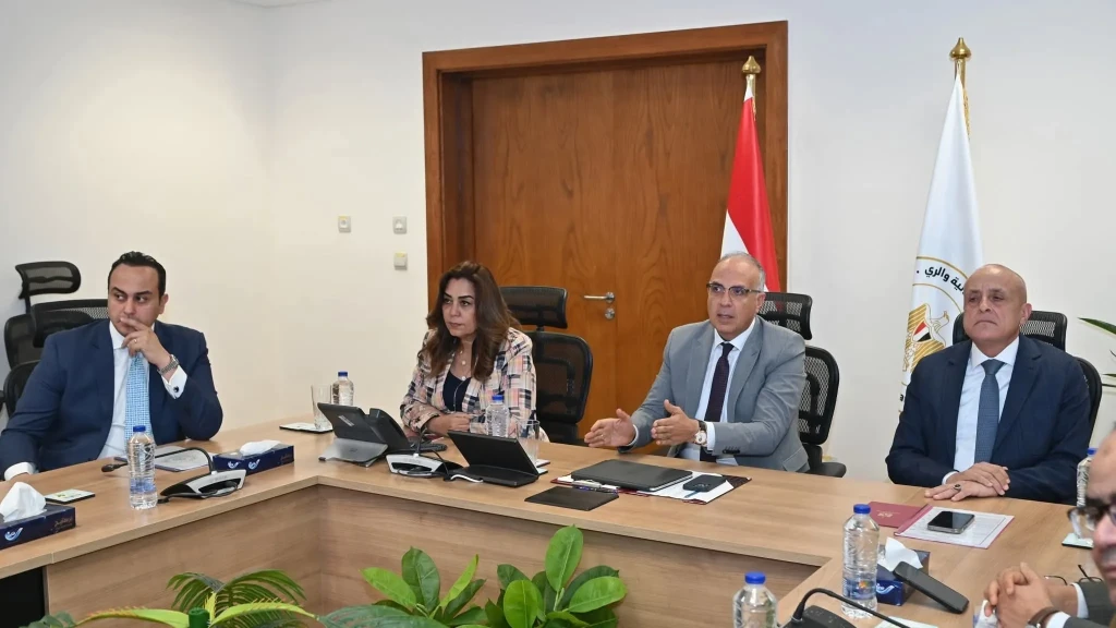وزير الرى يستقبل وزيرة التنمية المحلية و محافظ الأقصر ورئيس هيئة الرعاية الصحية