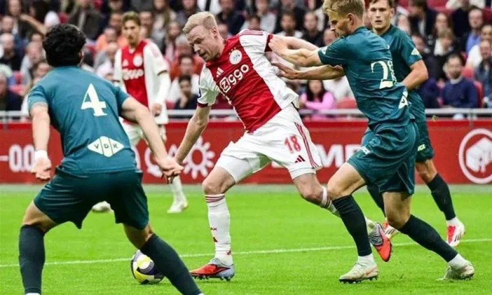 أياكس يفوز على زفوله 3-1 في الدوري الهولندي
