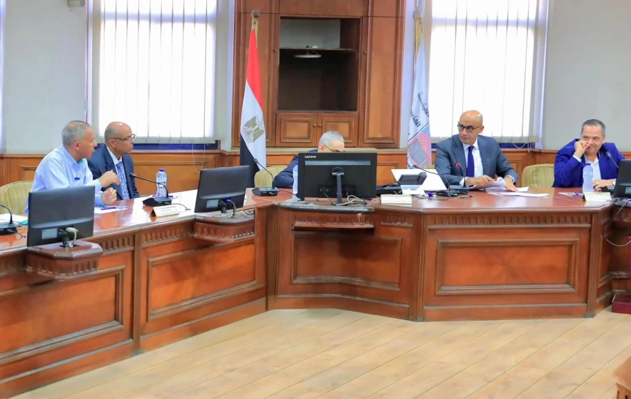وزير التربية والتعليم يعقد اجتماعًا مع قيادات الهيئة العامة للأبنية التعليمية لمتابعة الاستعدادات للعام الدراسي الجديد