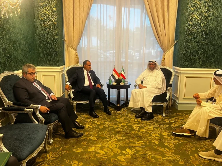 وزير الخارجية يلتقي نظيره الكويتي على هامش الاجتماع الوزاري التحضيري للقمة العربية الإسلامية الطارئة بالدوحة