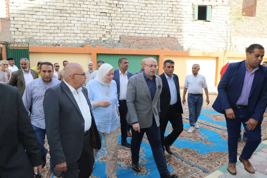 محافظ بني سويف: تكامل الخدمات حول المدارس أولوية.. وتكليفات فورية للمرور والصحة