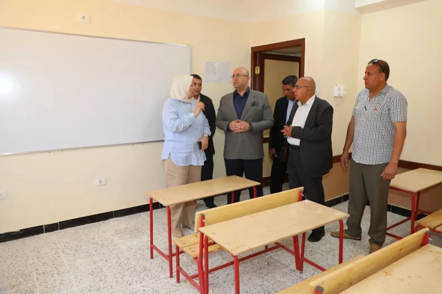 محافظ بني سويف يناقش وكيل التعليم ومدير الأبنية  استعدادات العام الدراسي الجديد
