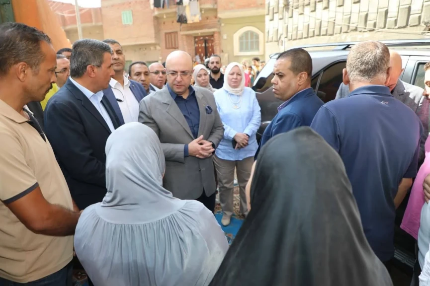 محافظ بني سويف يلتقي أهالي الزيتون