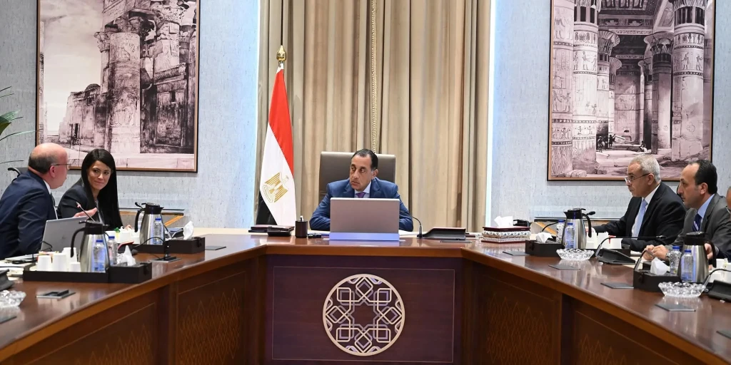 رئيس الوزراء يتابع مستجدات جهود فض التشابكات المالية بين جهات الدولة وبنك الاستثمار القومي