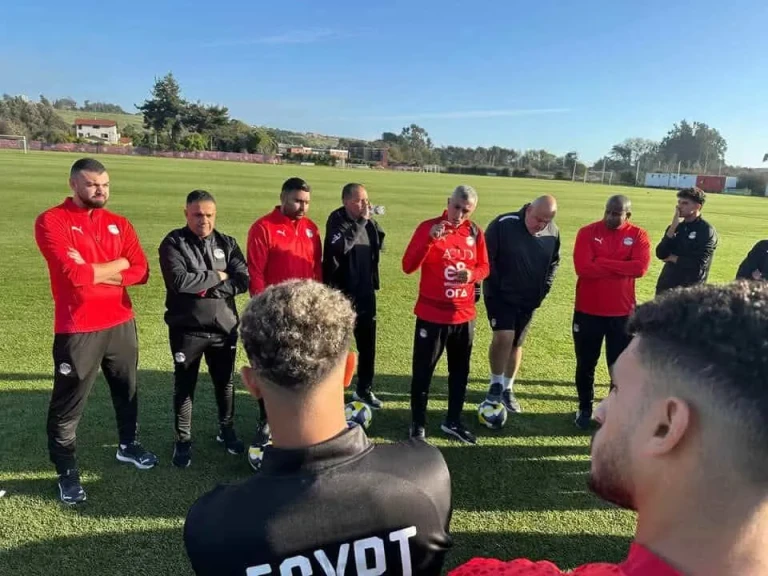 التوأم يتواصلان مع أسامه نبيه لتحفيز منتخب الشباب قبل بطولة كأس العالم