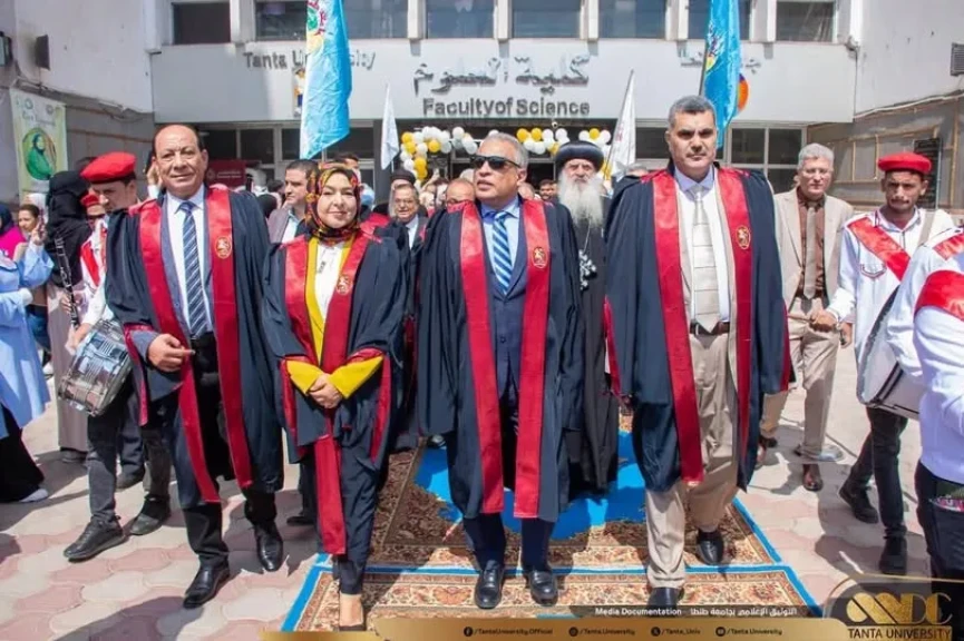 رئيس جامعه طنطا يشهد حفل تخرج الدفعة ال 53 من كلية العلوم