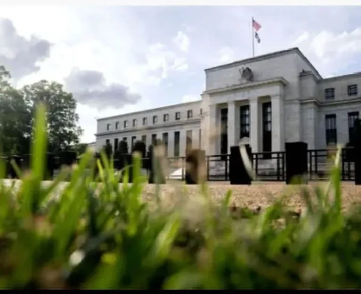 «الاحتياطي الفيدرالي» يُثبت أسعار الفائدة عند نطاق 3.50% - 3.75%