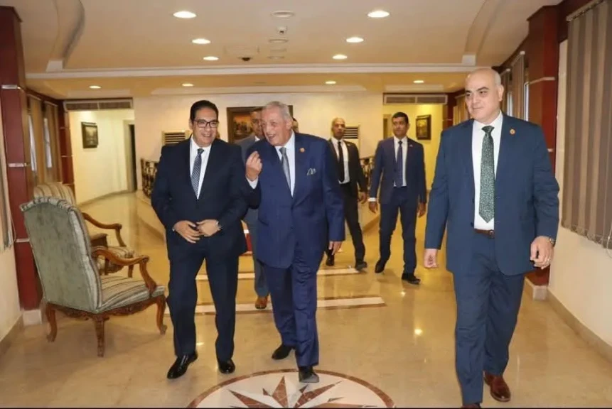 رئيس جامعة القاهرة يشهد حفل ختام التدريب الصيفي لطلاب كلية الاقتصاد والعلوم السياسية