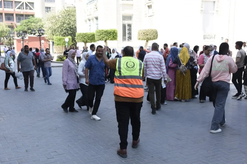 جامعة عين شمس تنفذ تجربة إخلاء ناجحة بالمباني الإدارية