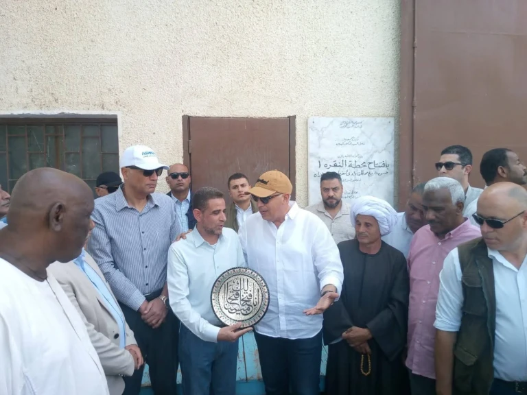 وزير الرى ومحافظ أسوان يتفقدان محطة رى رقم ( 1) بمشروع وادى النقرة