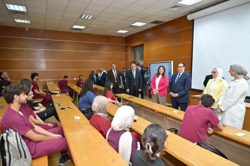 رئيس جامعة القاهرة يتابع انتظام الدراسة بفرع الجامعة بالشيخ زايد