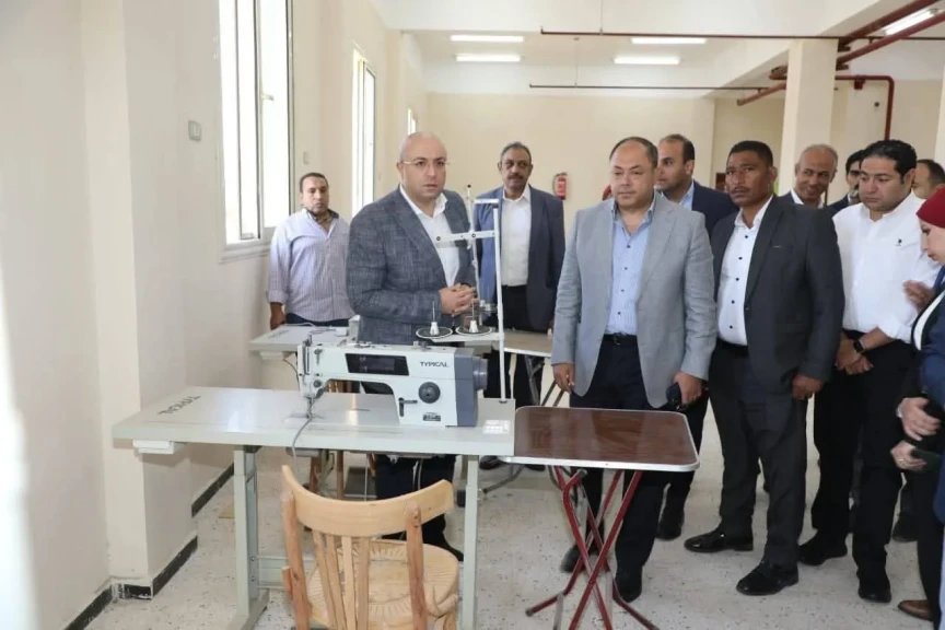 محافظ بني سويف يصطحب رئيس هيئة تنمية الصعيد في زيارة تفقدية للمجمع الصناعي الحرفي بدلهانس