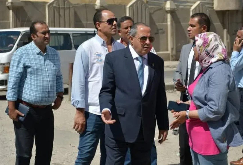 محافظ بورسعيد يتفقد عددٱ من المناطق بحي الضواحي ويشدد على رفع كفاءة منظومة النظافة العامة وإعادة الوجه الحضاري للحي