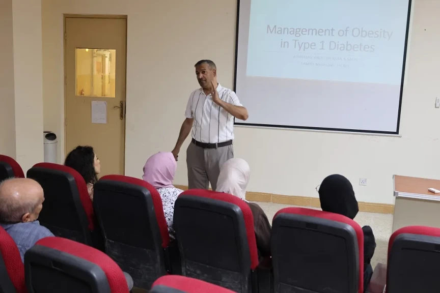محاضرة علمية في كلية طب المستنصريةببغداد عن معالجة السمنة في مرض السكري النوع الأول