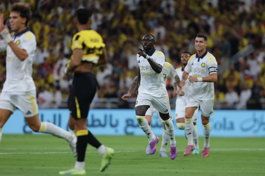 النصر يفوز على الاتحاد وينفرد بصدارة ”دوري روشن”