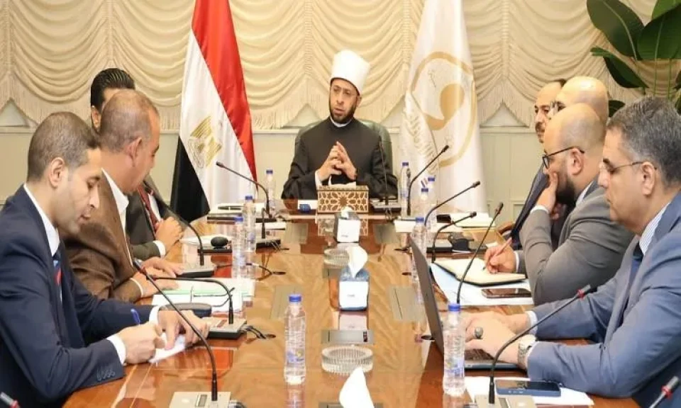 وزير الأوقاف يبحث جهود هيئة الأوقاف والمجموعة الوطنية