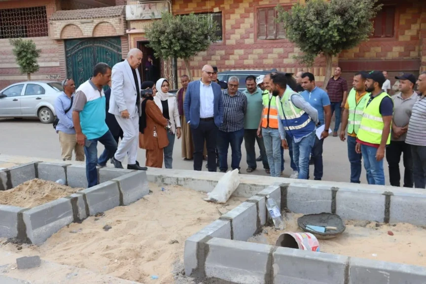 محافظ القليوبية يتفقد أعمال تطوير ورصف شارع ”مصرف الحصة” بطوخ ويوجه بسرعة الإنجاز