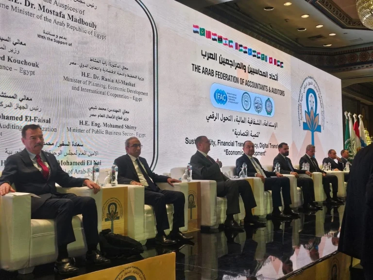 الأمين العام لمجلس الوحدة الاقتصادية العربية يشيد باستراتيجيات التحول الرقمي والمعرفة التي رسّخها الرئيس السيسي في مصر