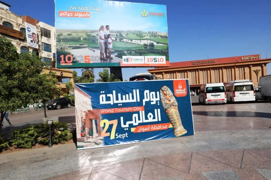 محافظ أسوان يوجه لتنظيم سلسلة معارض منصة  أيادى مصر  للحرف البيئية
