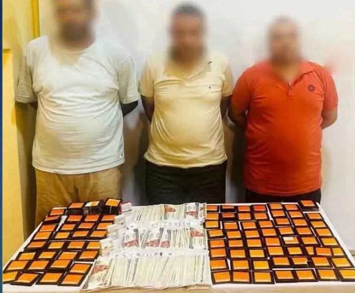 الداخلية:ضبط عدد من الأشخاص لقيامهم ببيع خطوط هاتف محمول خارج الفروع بالقاهرة