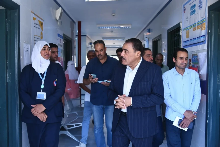 جولة مفاجئة لمحافظ مطروح بالوحدة الصحية بقرية أم الرخم