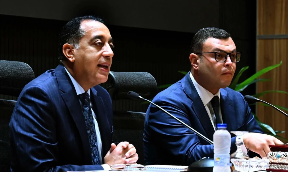 رئيس الوزراء يعقد اجتماعًا موسعاً مع رؤساء أجهزة المدن الجديدة