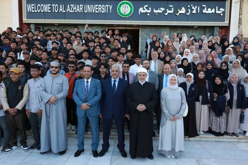 رئيس جامعة الأزهر ونوابه ومستشارة شيخ الأزهر يلتقون الوافدين الجدد