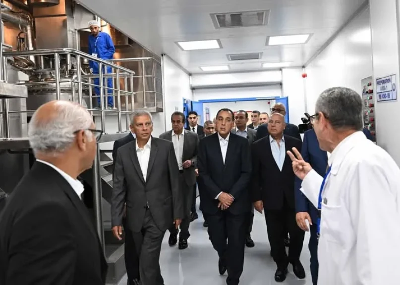 رئيس الوزراء يفتتح مصنع ”إنتاج الخامات الدوائية” ومصنع ”المطهرات”