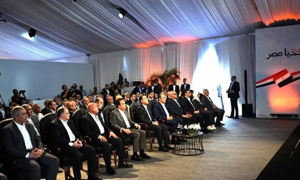 رئيس الوزراء يستعرض الأداء الاقتصادي ومشروعات التطوير بالشركة القابضة للأدوية والكيماويات والمستلزمات الطبية